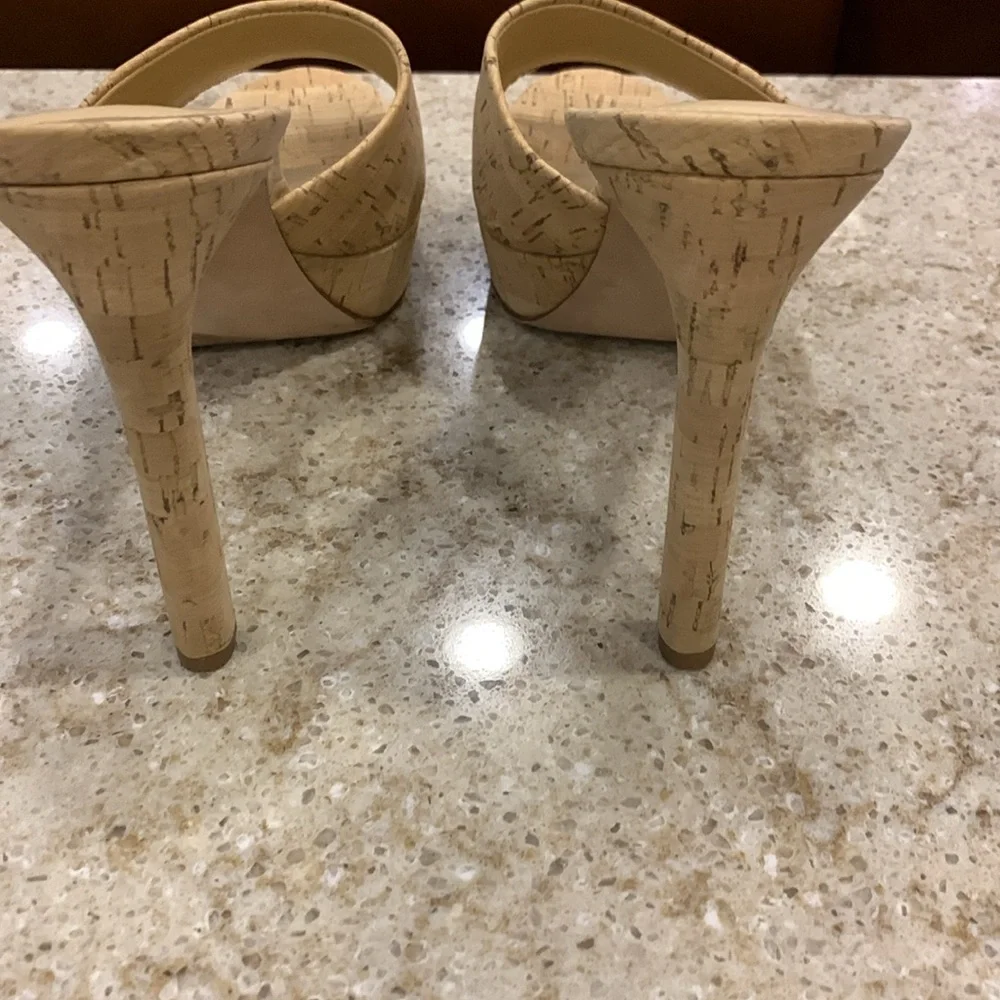 NWOT Veronica Beard Dali Platform in Natural Size 9